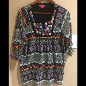 Elegant top from Egypt fits 180lbs